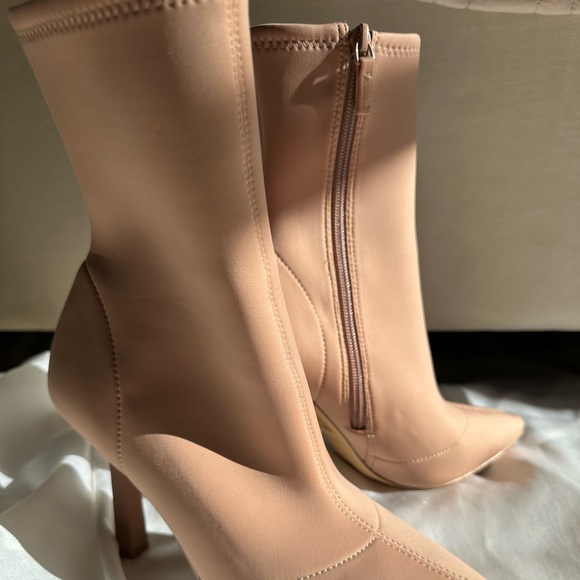 Tan heel sock booties - Picture 2 of 5